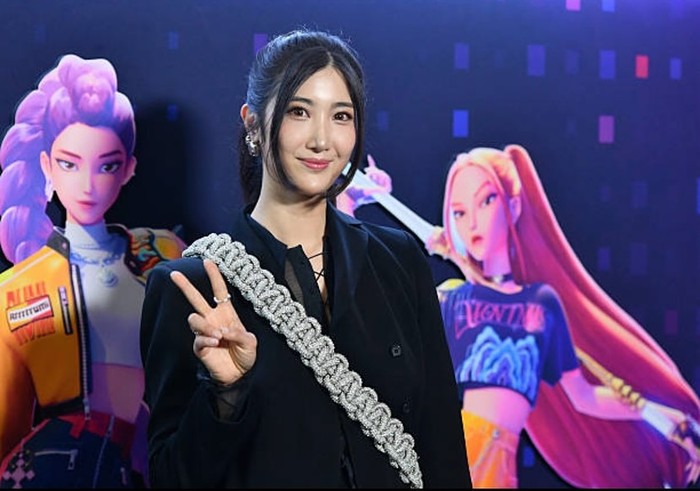 EJAE, penyanyi dan penulis lagu Korea-Amerika yang makin dikenal lewat suara menyanyinya untuk karakter Rumi dalam film Netflix K-Pop Demon Hunters.