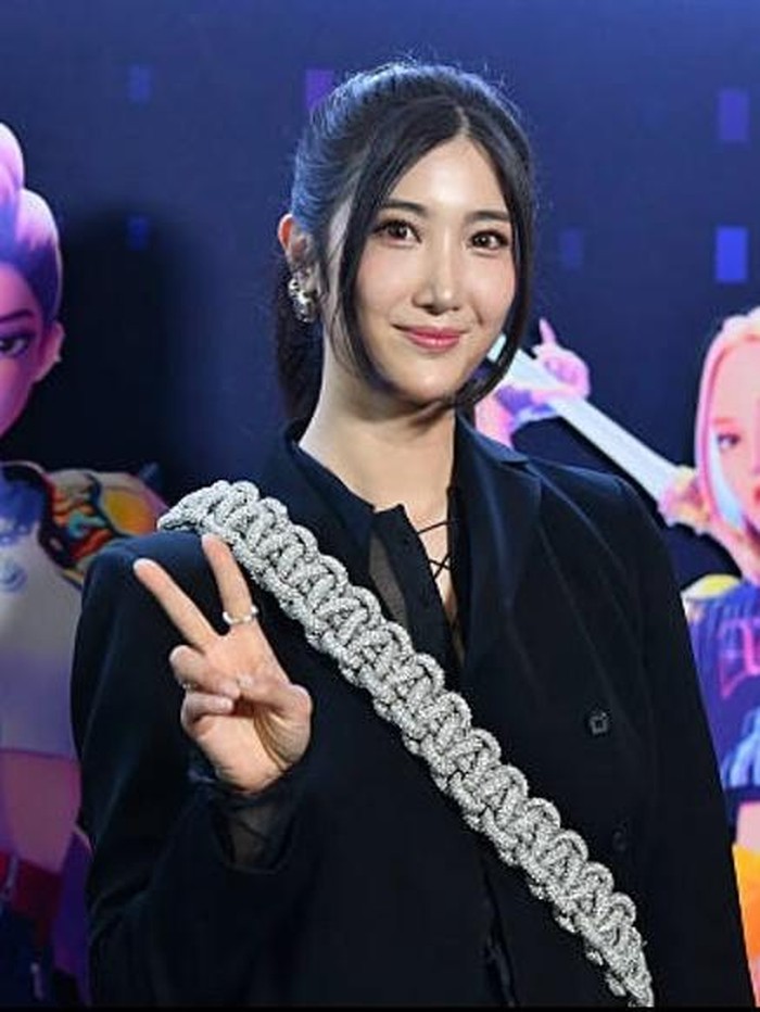 EJAE, penyanyi dan penulis lagu Korea-Amerika yang makin dikenal lewat suara menyanyinya untuk karakter Rumi dalam film Netflix K-Pop Demon Hunters.