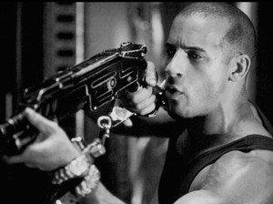 Sinopsis Pitch Black, Perjuangan Vin Diesel Bertahan Hidup di Planet Gelap