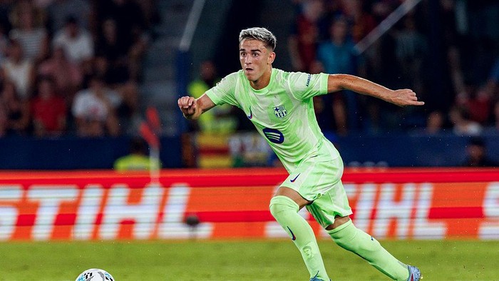 VALENCIA, SPAIN - 2025/08/23: Pablo Martin Paez Gavira (FC Barcelona) seen in action during the LaLiga EA SPORTS game between teams of UD Levante and FC Barcelona at Estadio Ciudad de Valencia. Final score: UD Levante 2-3 FC Barcelona. (Photo by Maciej Rogowski/SOPA Images/LightRocket via Getty Images)