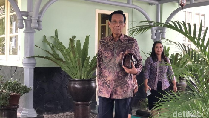 Gubernur DIY Sri Sultan Hamengku Buwono (HB) X saat ditemui di kompleks Kepatihan, Kota Jogja, Selasa (9/9/2025).