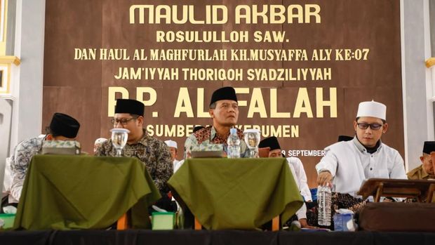 Gubernur Jateng, Ahmad Luthfi, saat menghadiri Maulid Akbar dan Haul ke-7 Al Maghfurlah KH Musyaffa Aly di Ponpes Al Falah Sumberadi, Kabupaten Kebumen