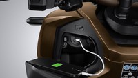 Fitur yang mendukung kepraktisan makin lengkap dengan disematkannya USB Type-C charger pada seluruh tipe, memudahkan pengisian daya perangkat elektronik selama perjalanan.Foto: Dok. AHM