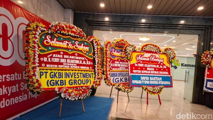 Karangan bunga di Kemenkop