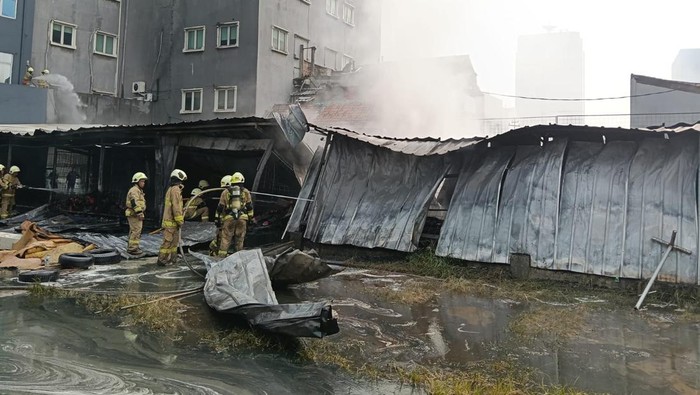 Kebakaran gudang oli di Palmerah Jakbar. (Dok. ist)