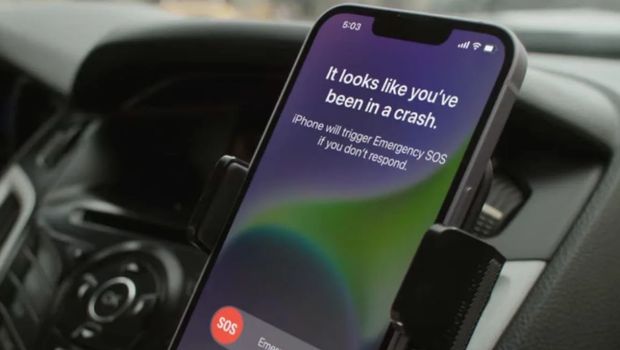 Kecelakaan truk parah, sopirnya selamat berkat iPhone.