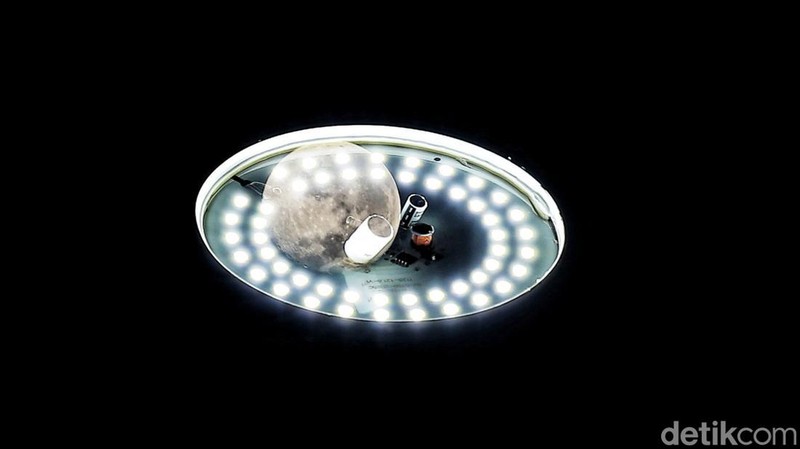 Fenomena langit kembali menjadi sorotan masyarakat pada awal September ini. Bulan purnama yang dikenal sebagai Corn Moon menghiasi angkasa dengan cahaya kekuningan yang hangat. Seperti yang terlihat dari Babelan, Kabupaten Bekasi, Jawa Barat, Selasa (9/9/2025) malam.