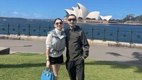 Nama aktris Angel Karamoy sedang ramai diperbincangkan usai menunjukkan potret bersama pria bernama Gusti Ega. Saat ini keduanya diketahui sedang menghabiskan waktu liburan ke Sydney, Australia. Foto: Instagram @realangelkaramoy