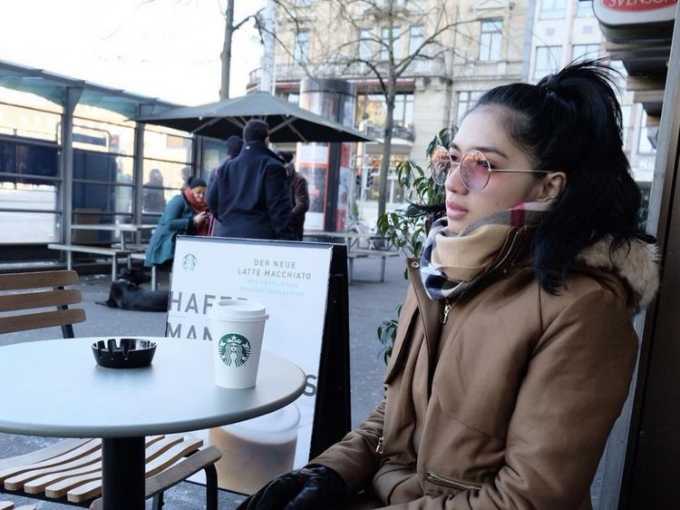 Keseruan Angel Karamoy Saat Kulineran di Sydney hingga Swiss