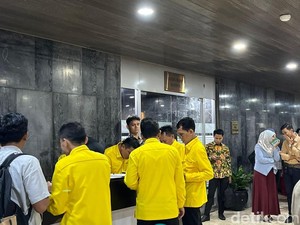 Bahlil Kumpulkan Anggota DPR Fraksi Golkar untuk Rapat, Bahas Apa?