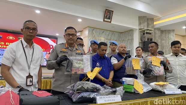 Konferensi pers ungkap kasus penggelapan uang di Mapolda Jateng, Kecamatan Semarang Selatan, Kota Semarang, Selasa (9/9/2025).