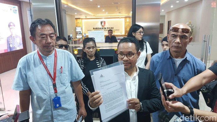 Kubu Laras Faizati resmi mengajukan restorative justice ke Bareskrim (Kurniawan Fadilah/detikcom)