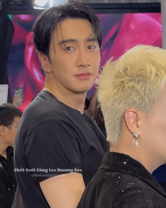 Paras tampan Lee Kwang Soo didukung dengan postur tubuhnya yang semampai bak model. Kekasih Lee Sun Bin itu memiliki tinggi badan 193 cm. Foto: dok. Instagram @leekwangsoosmile, dok. Instagram @leekwangsoo_vietfans