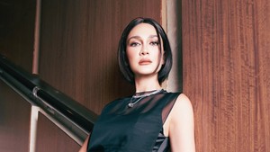 Aksesori Bvlgari jadi pelengkap gaya Luna, makin terlihat mewah sekaligus chic. Foto: Instagram/@lunamaya