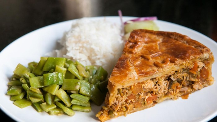 5 Makanan Khas Suriname Mirip Makanan Indonesia, Bami hingga Lapis