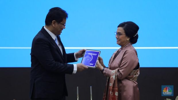 Menteri Keuangan Purbaya Yudhi Sadewa (kiri) saat acara Serah Terima Jabatan Menteri Keuangan di Aula Mezanin Gd Juanda 1, Kementerian Kuangan, Jakarta, Selasa (9/9/2025). (CNBC Indonesia/Tri Susilo)