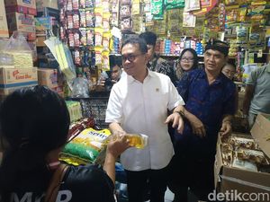Pedagang Ayam Ngeluh Harga Tinggi, Mendag Klaim Masih Aman