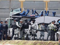 Video: Detik-detik Kereta Tabrak Bus yang Tewaskan 10 Orang di Meksiko