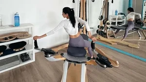 Kalau lagi pengin santai, Mikha pilih gyrotonic buat jaga tubuh tetap fit. Foto: Instagram Mikha Tambayong