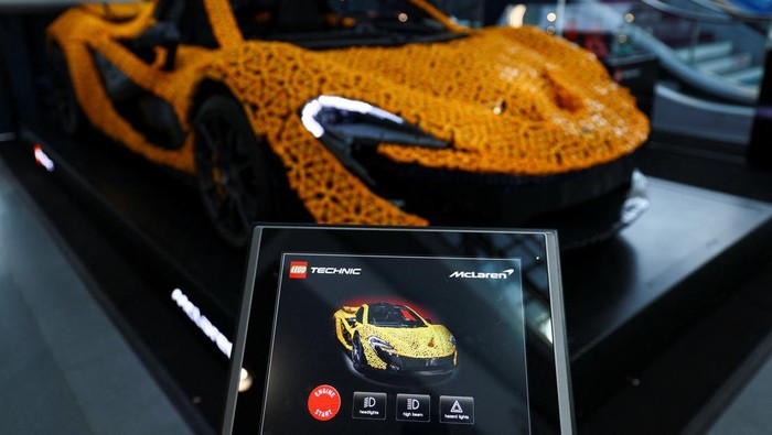 Mobil McLaren Raksasa dari Lego Hiasi Pameran Otomotif IAA Munich A life-sized McLaren built from Lego stands ahead of the IAA auto show, in Munich, Germany, September 7, 2025. REUTERS/Kai Pfaffenbach TPX IMAGES OF THE DAY