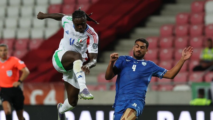DEBRECEN, HUNGARY - SEPTEMBER 08:  Moise Kean of Italy scores the goal during the FIFA World Cup 2026 qualifier match between Israel and Italy at Nagyerdei Stadion on September 08, 2025 in Debrecen, Hungary. (Photo by Claudio Villa - FIGC/FIGC via Getty Images)