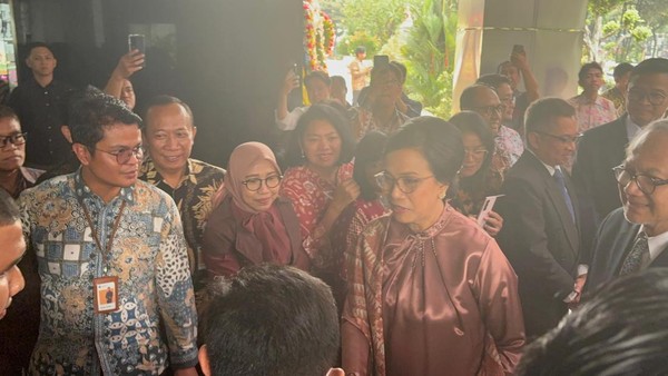 Momen Haru Sri Mulyani Tiba di Kemenkeu Jelang Sertijab