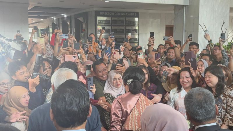 Acara serah terima jabatan (Sertijab) Menteri Keuangan dari Sri Mulyani Indrawati kepada Purbaya Yudhi Sadewa dilakukan hari ini. Serah terima ini menyusul pelantikan Purbaya sebagai Menteri Keuangan oleh Presiden Prabowo Subianto, Senin (8/9/2025).