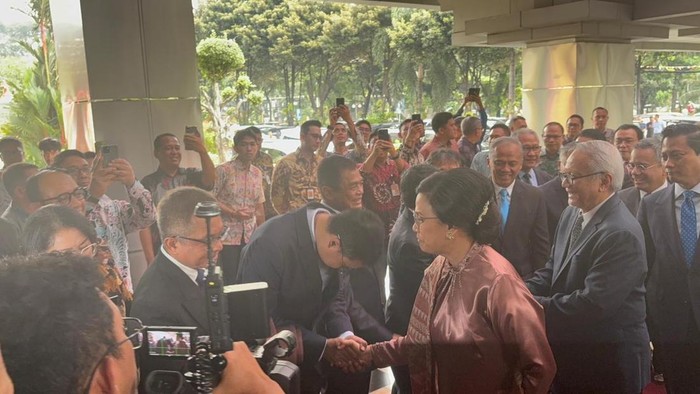Acara serah terima jabatan (Sertijab) Menteri Keuangan dari Sri Mulyani Indrawati kepada Purbaya Yudhi Sadewa dilakukan hari ini. Serah terima ini menyusul pelantikan Purbaya sebagai Menteri Keuangan oleh Presiden Prabowo Subianto, Senin (8/9/2025).