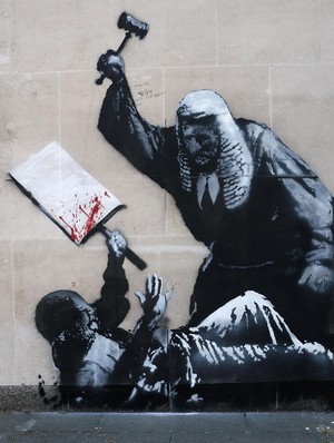 Mural Hakim Pukul Demonstran Karya Banksy Akan Dihapus!
