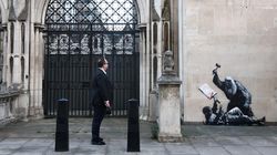 Mural Hakim Pukul Demonstran Karya Banksy Akan Dihapus!