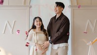Pemilik nama lengkap Viorenita Sutanto itu sudah menggelar gender reveal mengumumkan hamil anak perempuan. Pada usia kandungan 6 bulan, Vior tetap lincah. Foto: Instagram @nitavior