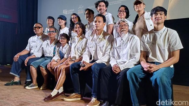 Para cast film Pangku.