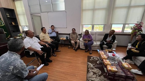 Pemerhati Perempuan dan Anak NTT saat beraudiens dengan Wakajati NTT, Prihatin, di Kejati NTT, Selasa (9/9/2025).
