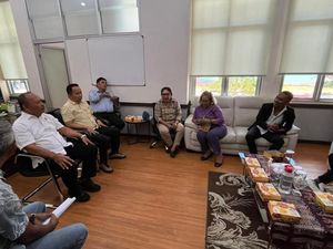 Aktivis Perempuan Desak Jaksa Tahan Anggota DPRD Kupang Mokris Lay