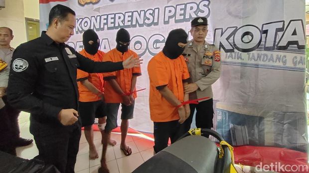 Polisi menangkap komplotan curanmor yang meresahkan di Kota Bogor, Selasa (9/9/2025).