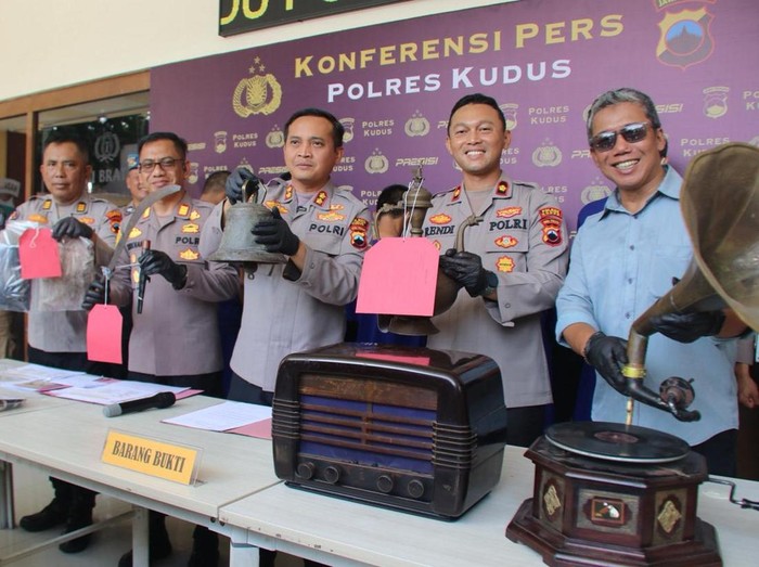 Polres Kudus ungkap kasus pencurian barang antik, Selasa (9/8/2025).