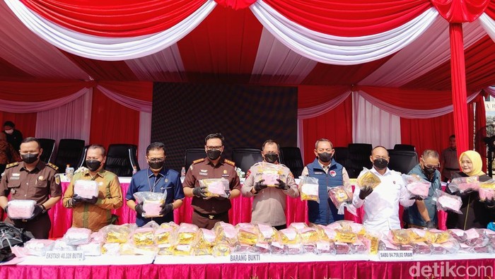 Polrestabes Surabaya gagalkan peredaran 84,7 kg sabu dan 40 ribu ekstasi