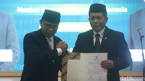 Potret Ferry Juliantono Resmi Jabat Menteri Koperasi Gantikan Budi Arie