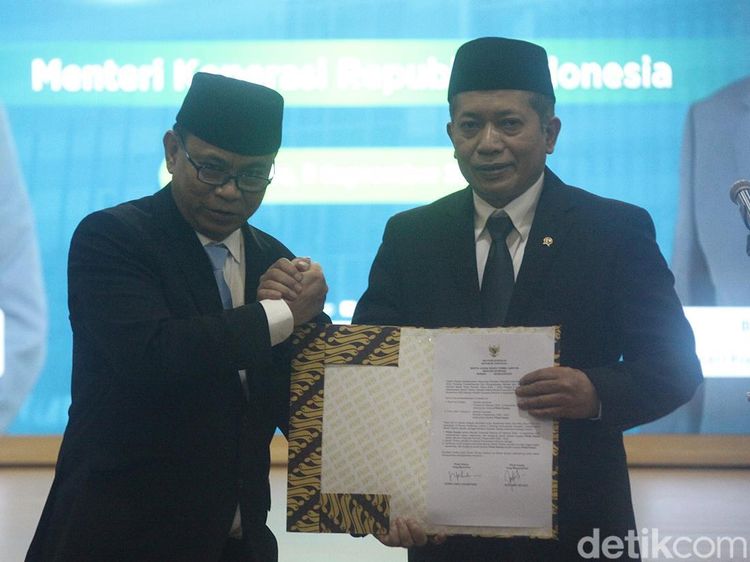 Potret Ferry Juliantono Resmi Jabat Menteri Koperasi Gantikan Budi Arie