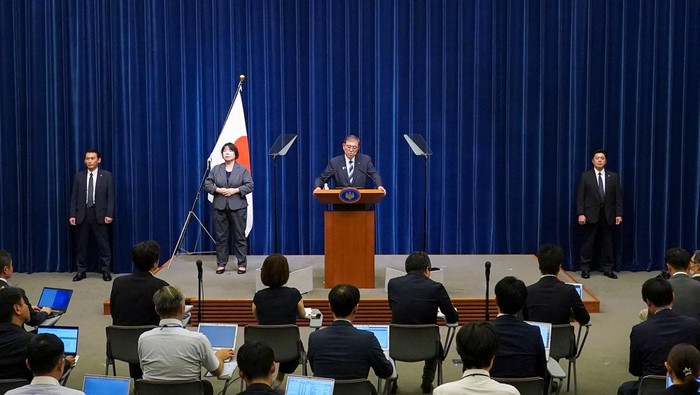 Potret PM Jepang Shigeru Ishiba Mundur, Politik Negeri Sakura di Persimpangan Jalan Japanese Prime Minister Shigeru Ishiba holds a press conference as he announces his resignation, in Tokyo, Japan September 7, 2025. Toru Hanai/Pool via REUTERS