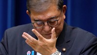 Sejak berkuasa kurang dari setahun yang lalu, Ishiba telah mengawasi koalisi yang berkuasa kehilangan mayoritas dalam pemilihan untuk kedua majelis parlemen di tengah kemarahan pemilih atas kenaikan biaya hidup. Hingga hari Minggu, ia menolak seruan untuk mundur menyusul kekalahan terbarunya dalam pemungutan suara majelis tinggi bulan Juli. Ia justru berfokus pada penyelesaian detail perjanjian dagang dengan AS. Foto: Toru Hanai/Pool via REUTERS