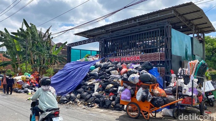 Potret tumpukan sampah di Depo Pengok, Demangan, Kota Jogja, Selasa (9/9/2025).
