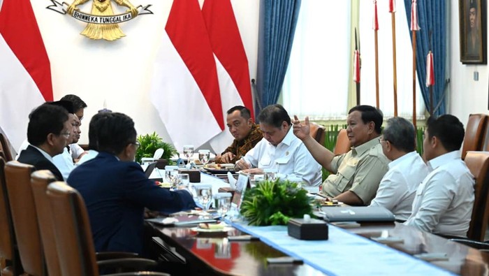 Prabowo menggelar ratas dengan sejumlah menteri (dok istimewa)