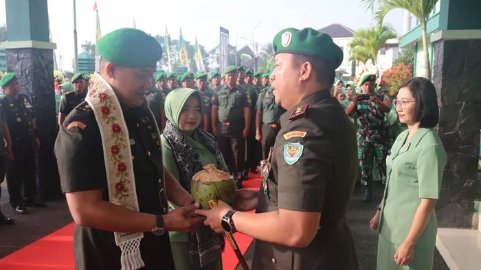 Prosesi serah terima jabatan Dandim 0624 Bandung