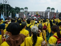 Ratusan Mahasiswa Desak DPR Tindaklanjuti 17+8 Tuntutan