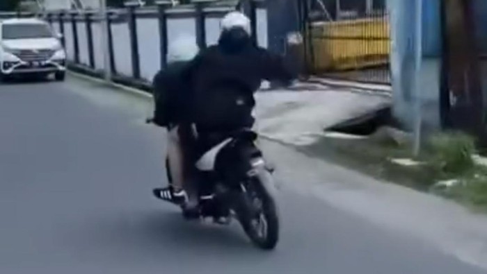 Remaja pengguna motor ugal-ugalan di jalanan Tasikmalaya