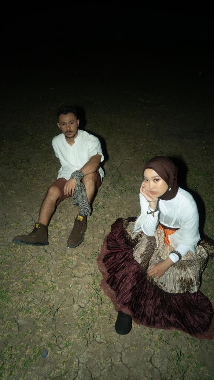Ruang Senja Duo asal Bandung, Ruang Senja, kembali hadir dengan single Tak Semua Dalam Kendalimu.