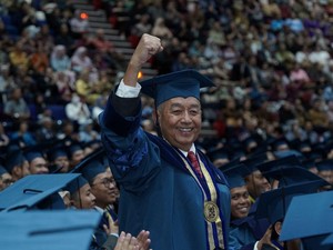 Tak Kenal Usia, Rudy Jadi Doktor dari ITB pada Umur 73 Tahun