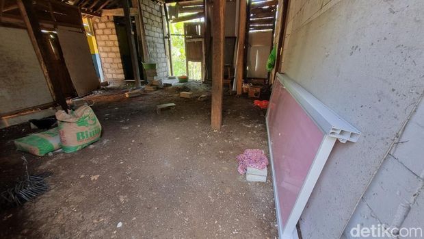 Rumah di Pejaten, Giriwungu, Panggang, Gunungkidul yang menjadi lokasi penangkapan sopir pembawa kabur uang Rp 10 M milik Bank Jateng, Selasa (9/8/2025).