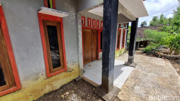 Rumah di Pejaten, Giriwungu, Panggang, Gunungkidul yang menjadi lokasi penangkapan sopir pembawa kabur uang Rp 10 M milik Bank Jateng, Selasa (9/8/2025).